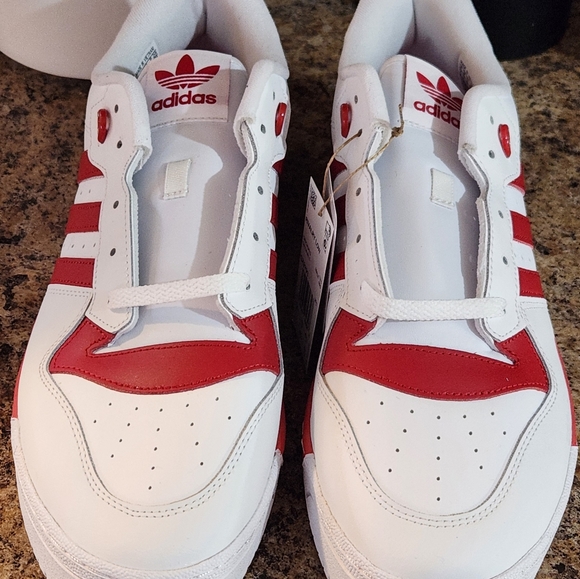 Adidas rivalry low top sneakers. - Picture 8 of 13